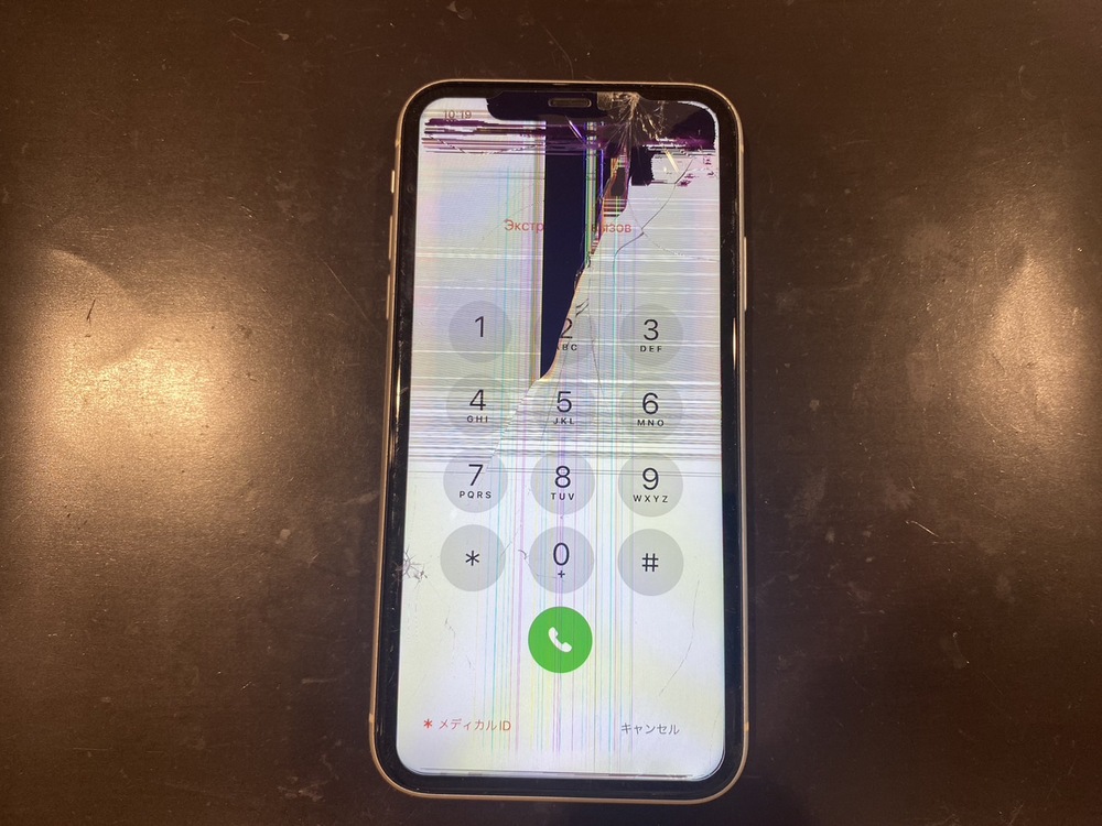 iPhone11】画面が割れて黒い模様出ちゃってる…！？ | iPhone修理を大宮